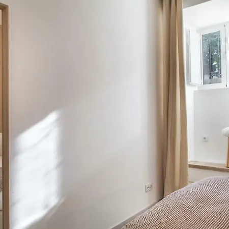 Great Location, Close To The Metro! *