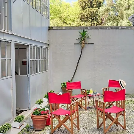 Great Location, Close To The Metro!